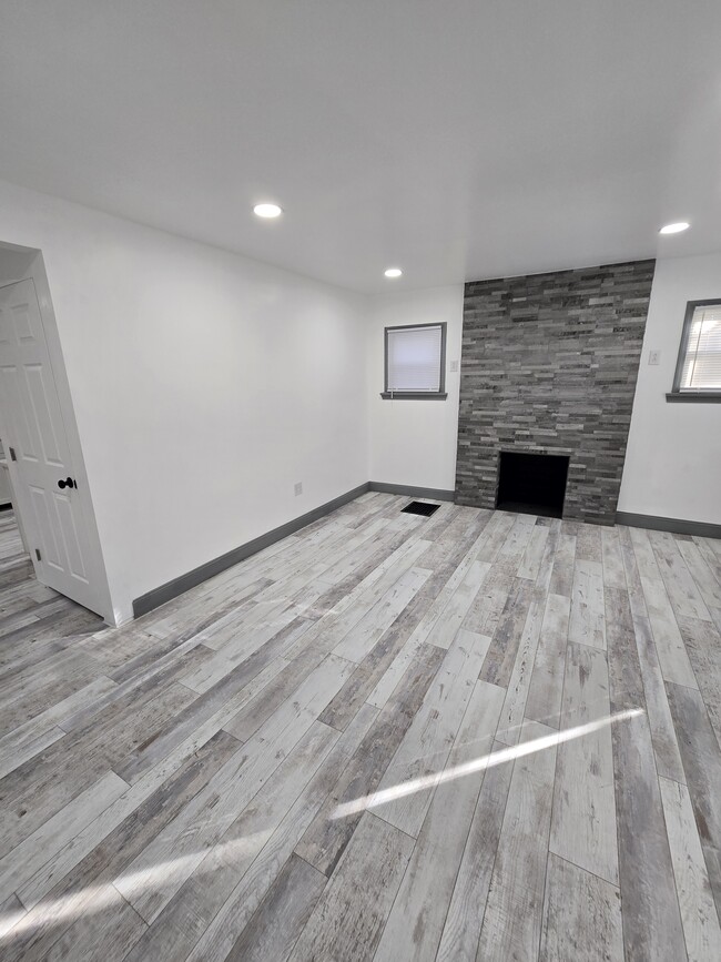 Photo - 1056 Geers Ave