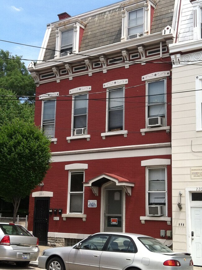 Photo - 2210 Victor St