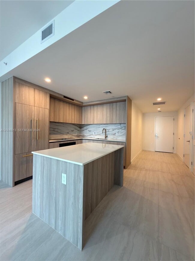 Photo - 77 SE 5th St Unidad 1602