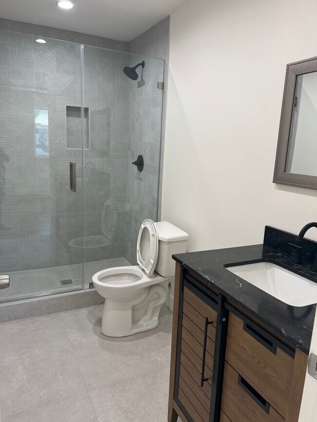 Photo - 11104 Oxnard St Unit 11104 Oxnard street