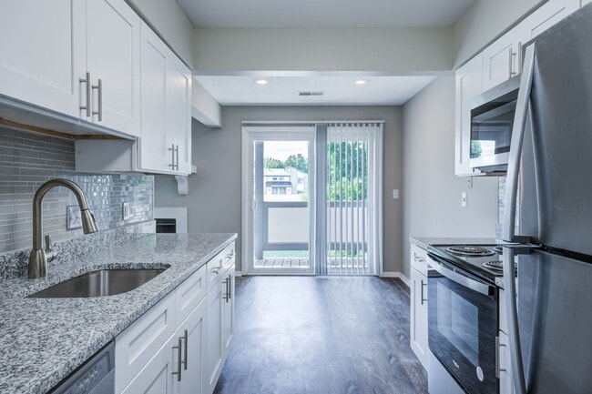 Building Photo - Lakeside Crossing at Eagle Creek Apartments and Townhomes