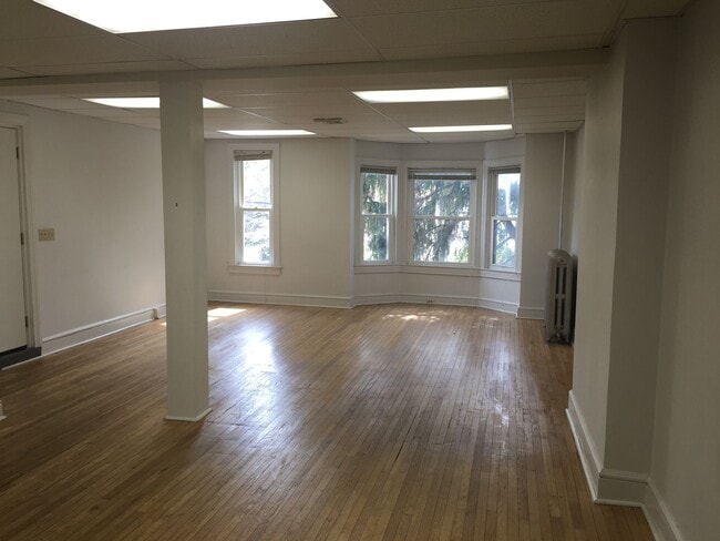 Building Photo - 1041 S Queen St Rental