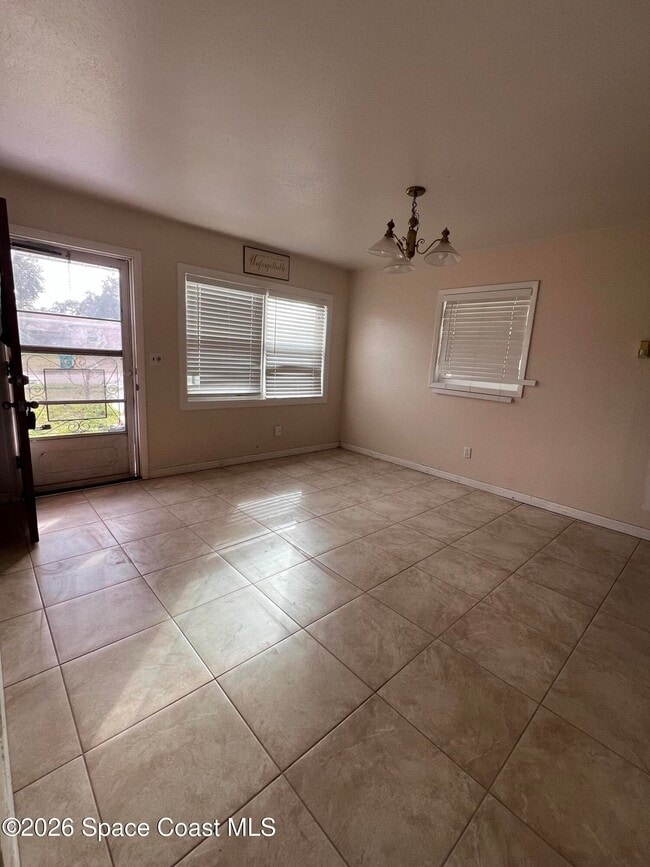 Photo - 304 Crown Blvd