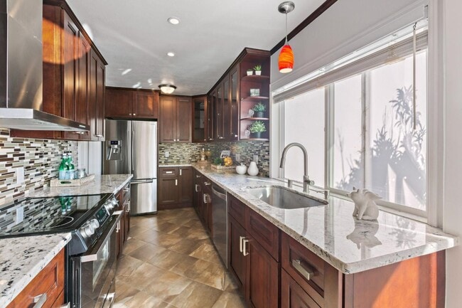 Photo - 1025 Shell Blvd