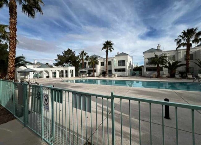Building Photo - 7300 W Pirates Cove Rd Rental