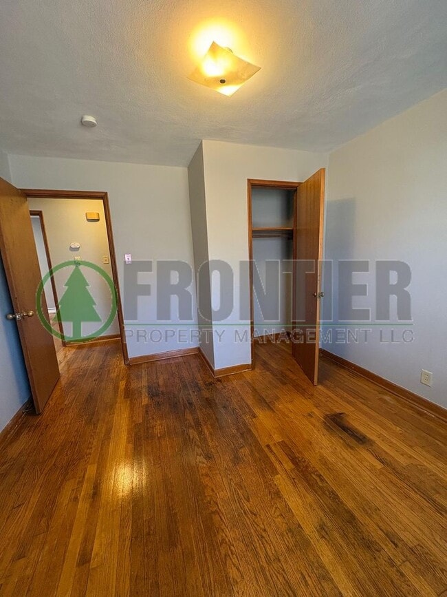 Building Photo - 532 Ames Pl