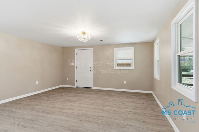 Photo - 1528 Ladnier Rd