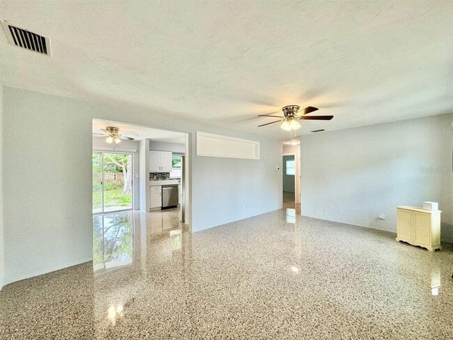 Photo - 10932 104th Ave