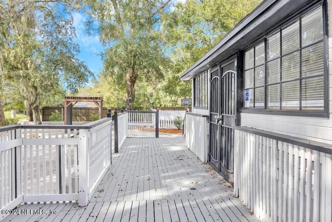 Photo - 5905 Diamond St