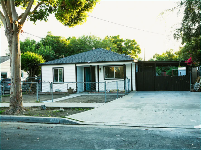 Building Photo - 722 N Gunther St Rental