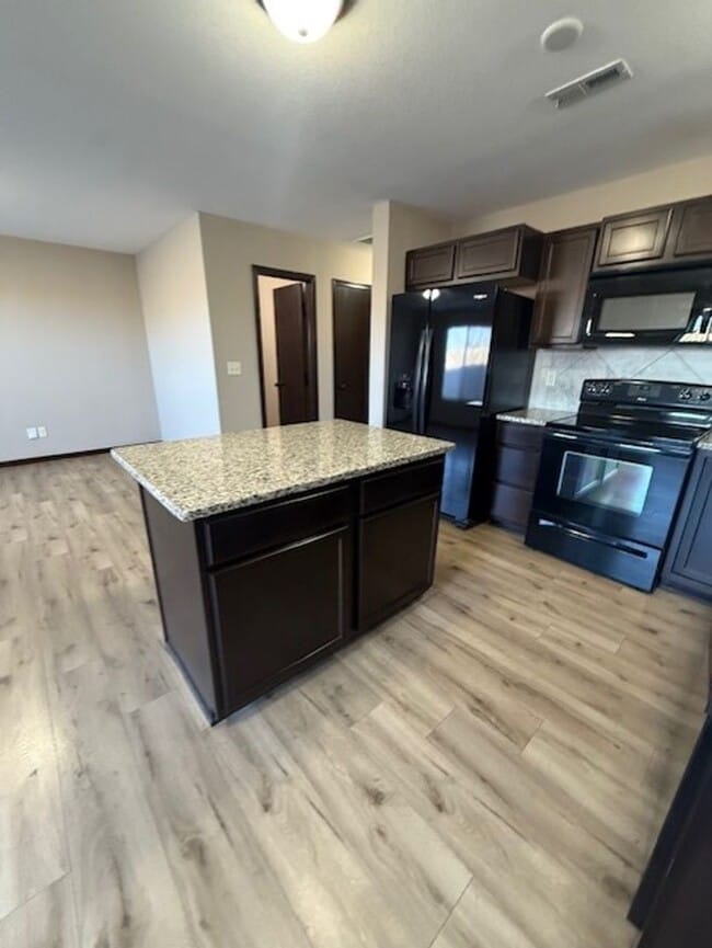 Building Photo - Luxury Townhomes