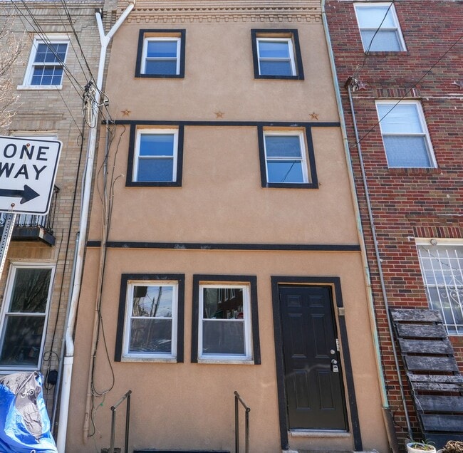 Building Photo - 1335 S 8th St Unit 1335 S 8th St 1st Fl