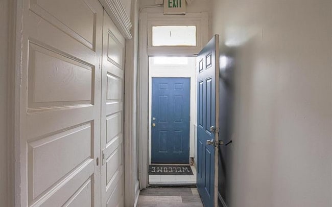 Building Photo - 2920 Parkwood Ave Rental