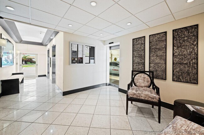 Photo - 1050 Hillsboro Mile Unit 203w