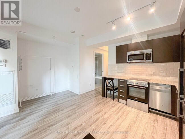 Photo - 42 Charles St E Unit 706