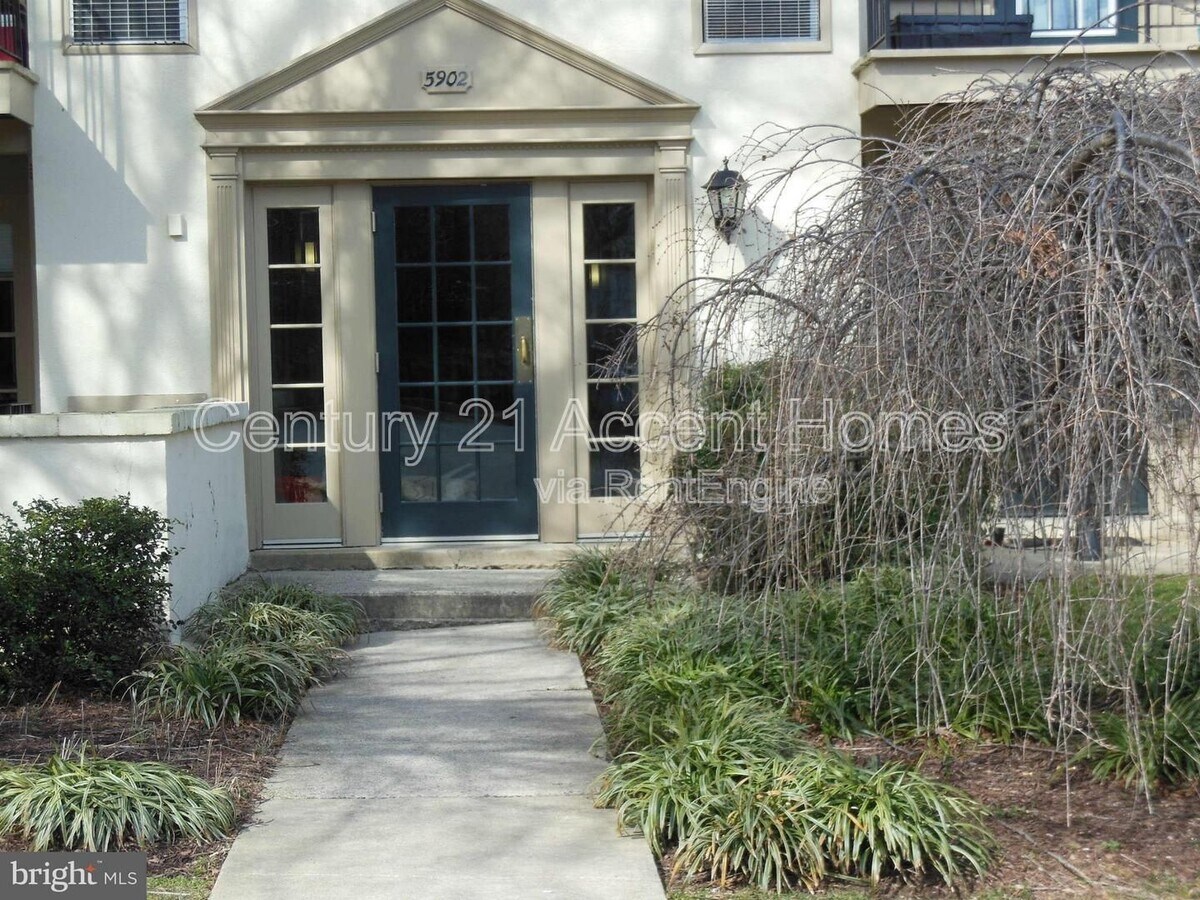 Photo - 5902A Surrey Hill Pl Condo Unit B