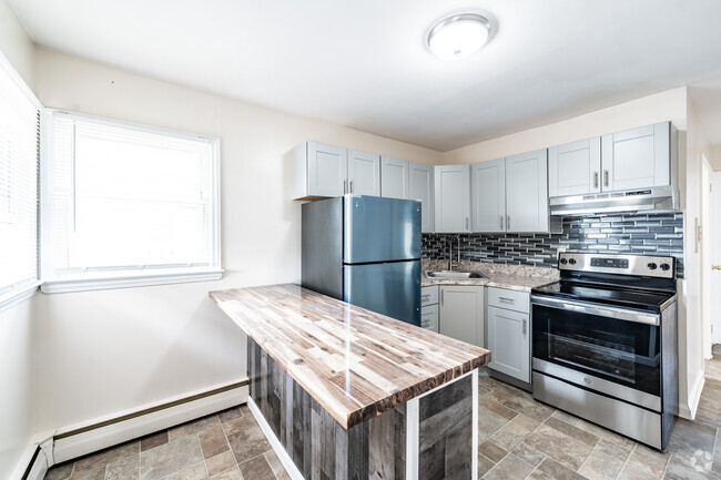 Kitchen - Lawncrest Apartments