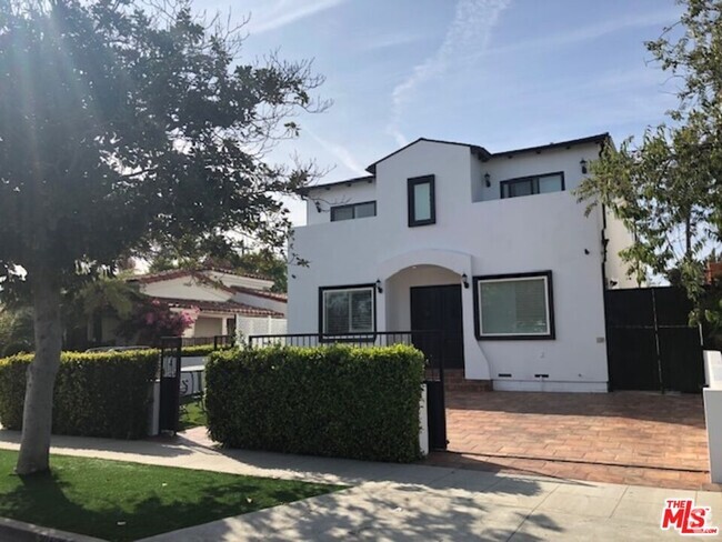 Building Photo - 10521 Almayo Ave Rental