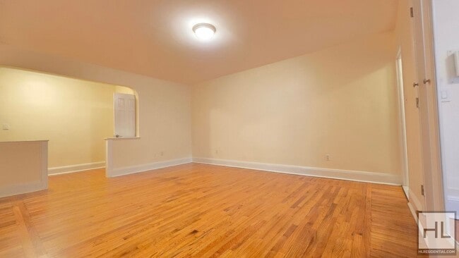 First-Floor Studio with Windowed Alcove in Gramercy