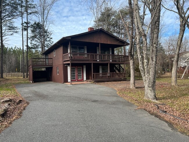 Building Photo - Welcome home!  Sought after Lake of the Woods!