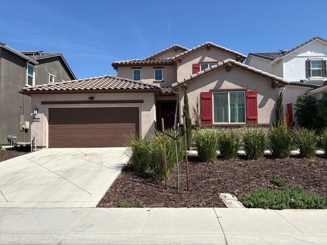 Building Photo - Stunning 4 Bedroom 3.5 Bath Home WITH SOLA...