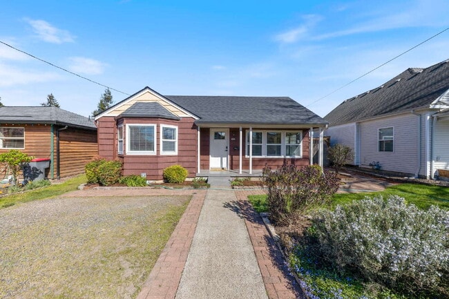 Building Photo - Charming Upgraded 2 Bedroom Home