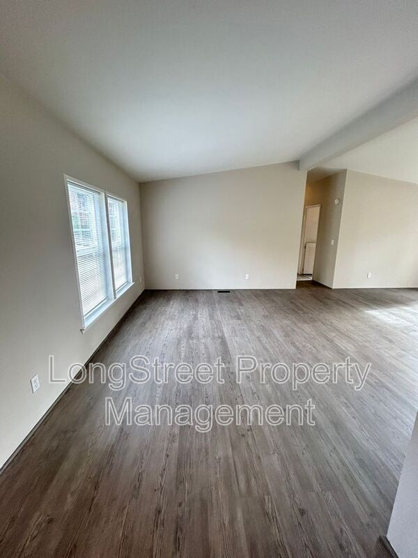 Photo - 2520 NW Robinhood St