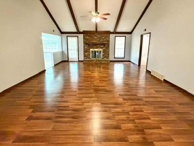 Cordova Home-Spacious 3 bedroom 2 bath home