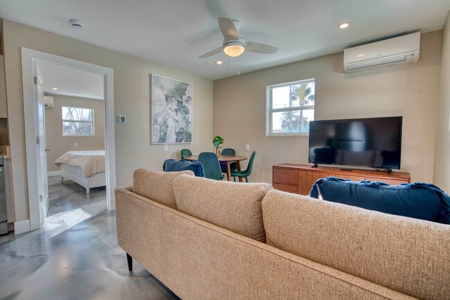 Photo - 126 Mango St Apartamento Unidad FL1-ID1226356P