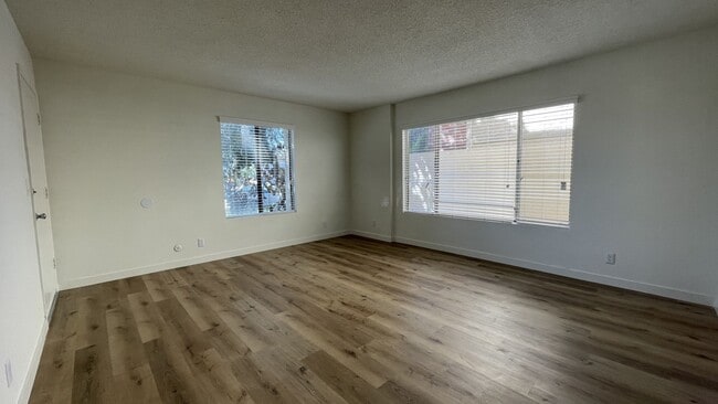 Photo - 12015 Burbank Blvd Unidad 03