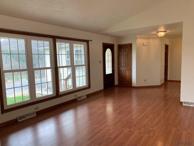 Photo - 133 Anderson Ln