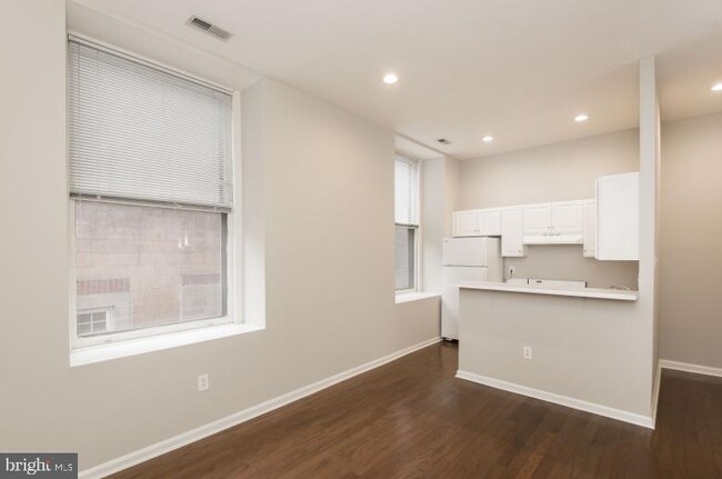 Building Photo - 145 S 13th St Unit 204 Rental