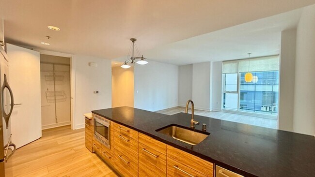 Photo - 2BR 2BA @ The BLU in SOMA/South Beach -AMSI Unit 8B