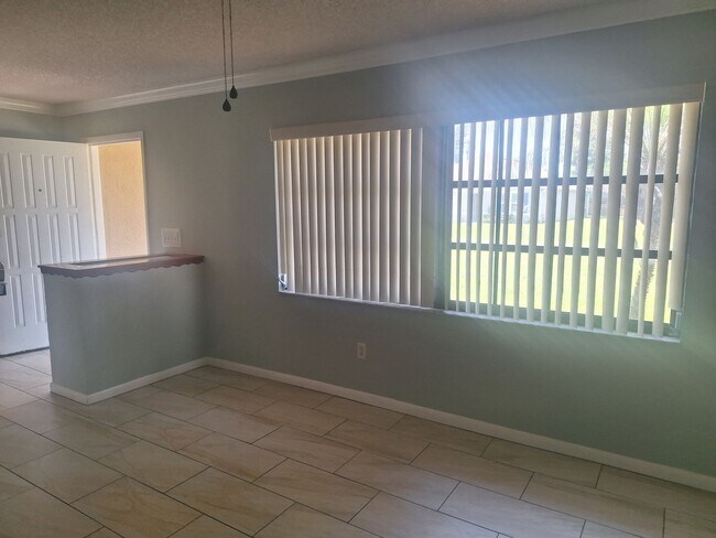 Photo - 2/2/2  SINGLE FAMILY IN GREAT LOCATION CALL LINDA PATTI 386.837.2882