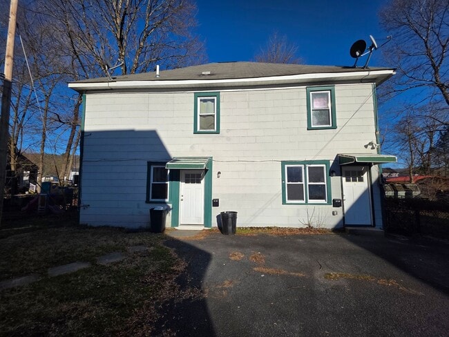 Building Photo - 83 Hudson St Unit B1 Back Right