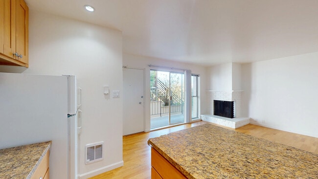 Photo - 657 Kansas St Unit 409