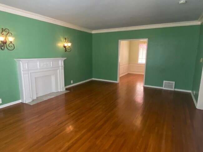 921 1/2 S Hobart Blvd Unit 921 1/2 S.Hobart Blvd