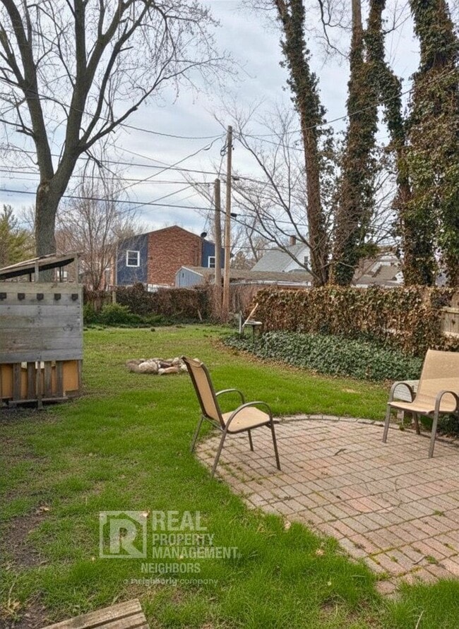 Photo - Welcome to Spacious 4 Bedroom, 1 Bathroom Holland Home