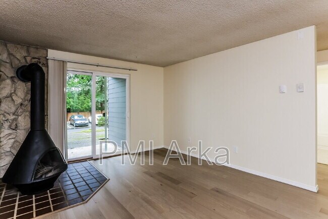 Photo - 14404 NE 31st St