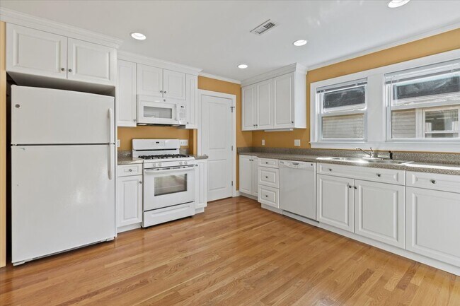 Photo - 46 S Waverly St Unit 2