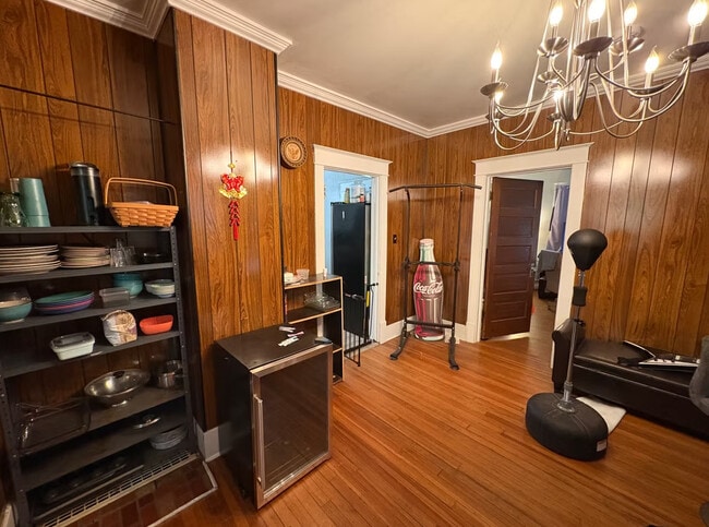 Photo - 306 W John St