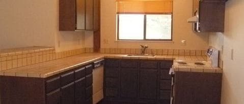 Photo - 830 Oriole Way