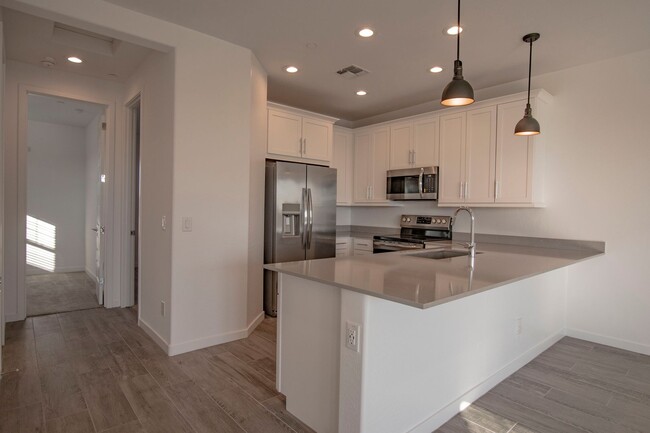 Brand New luxurious Model Home in Warner M... - Brand New luxurious Model Home in Warner M...