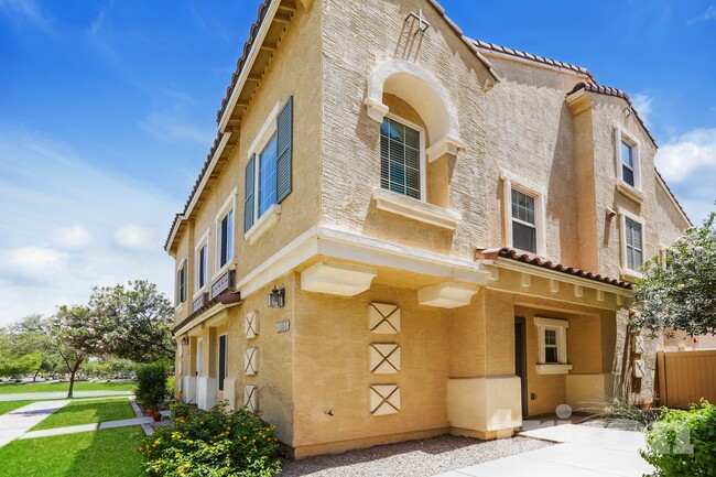 Building Photo - 1353 S Sabino Dr