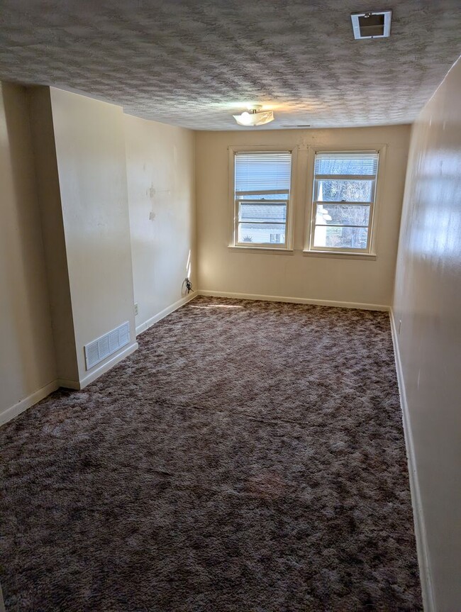 Photo - 525 W 2nd St Unit Apt B