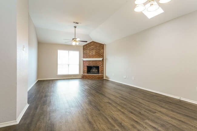 Photo - 900 Springfield Dr