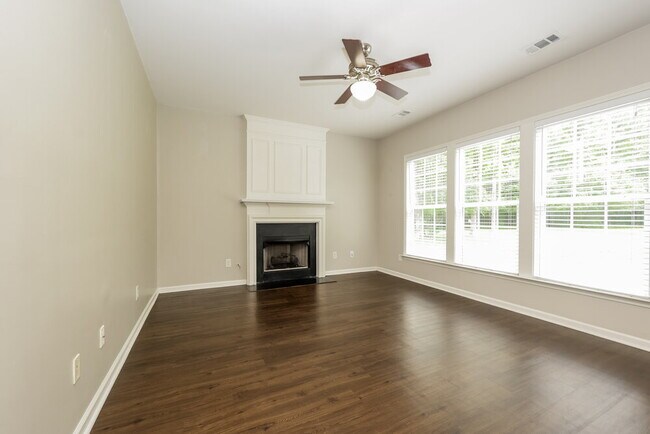 Photo - 2214 Cardiff Ln