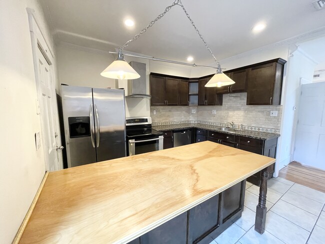 Building Photo - 92 L St Unit 3