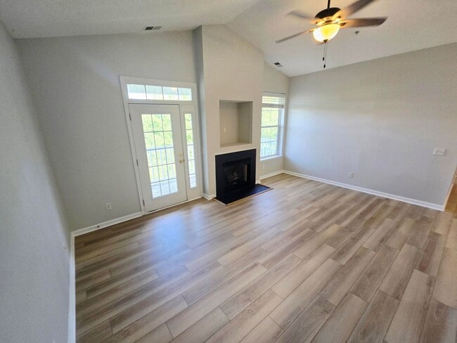 Building Photo - 3010 Winston Dr