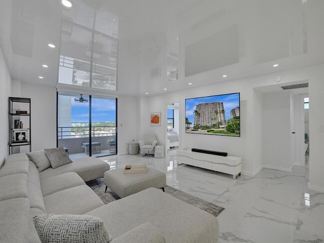 Building Photo - 2500 Parkview Dr Unit 1112